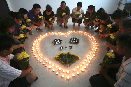 Trung Quốc tổ chức quốc tang tưởng nhớ các nạn nhân lở đất